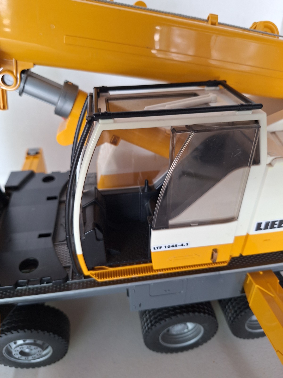 2009 Bruder Scania LTF 1045-4.1 Crane “Liebherr” Truck KO-CS-2010 – 24″ Long