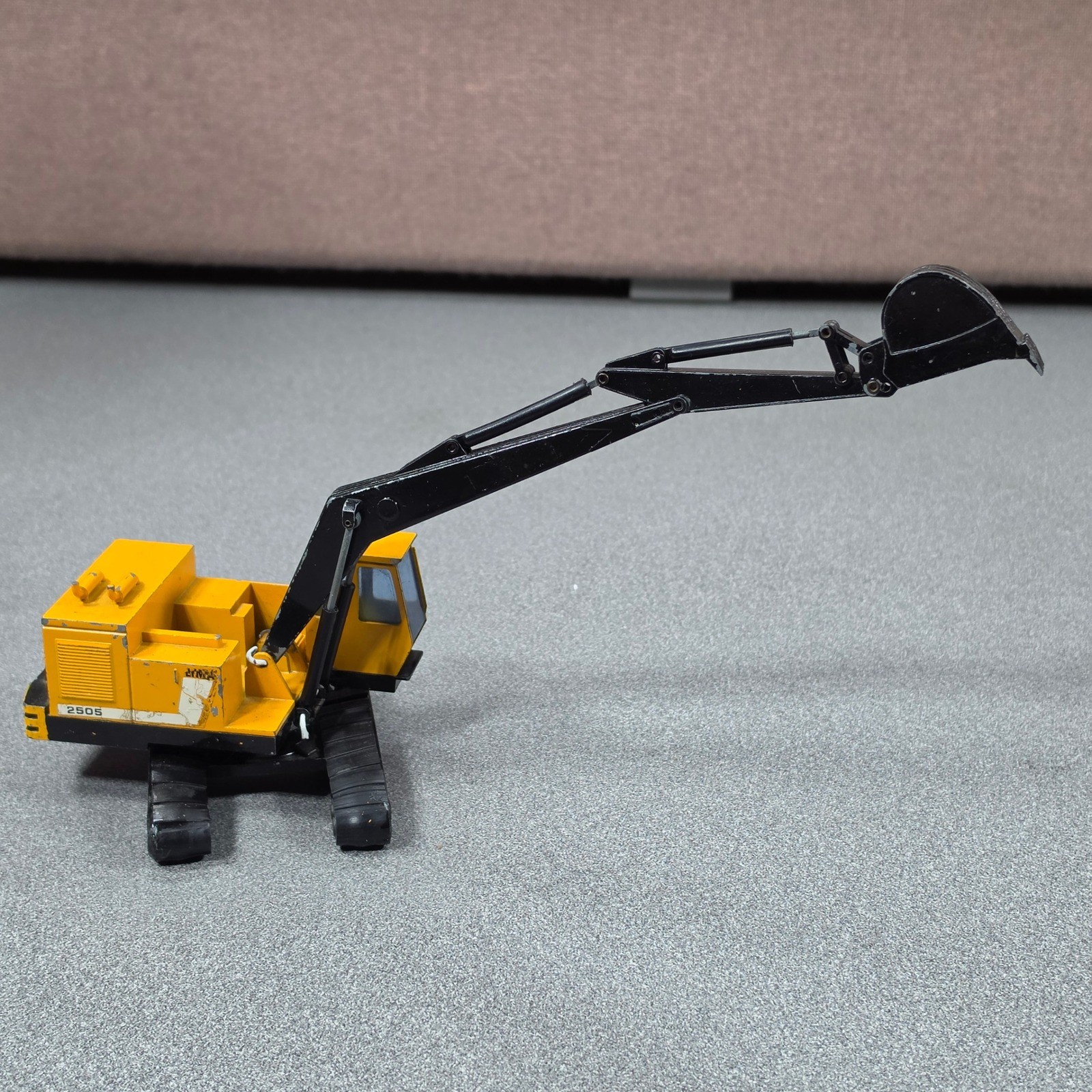 NZG Modelle Clark Lima 2505 Excavator 1:50 Yellow Good West Germany Diecast RARE