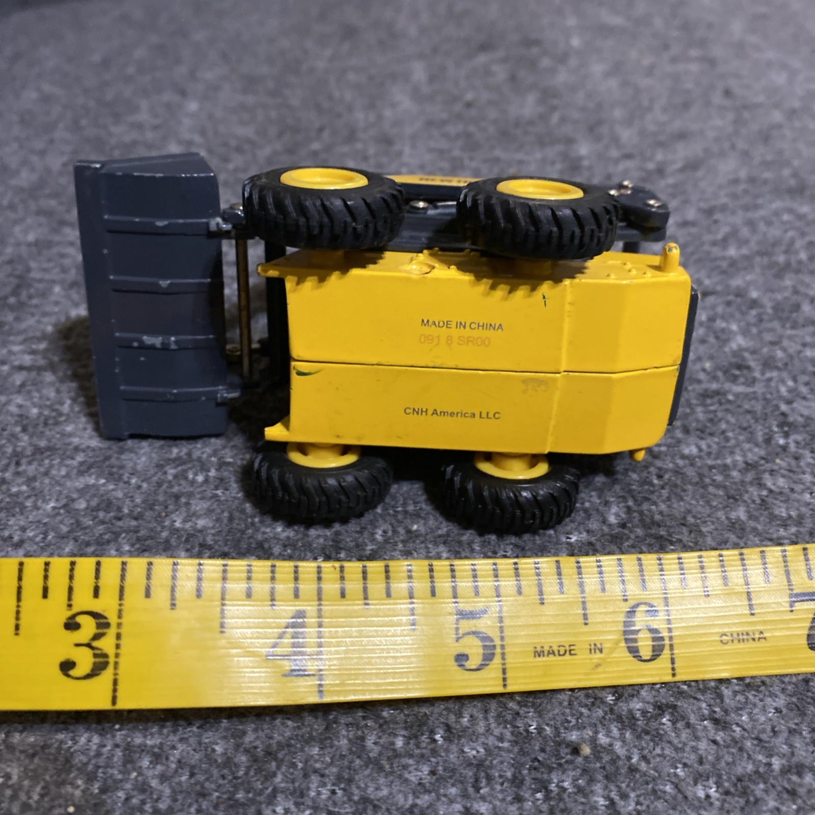 Ertl Ford New Holland Construction L170 Diecast Skid-Steer Loader 1:32 Scale2007