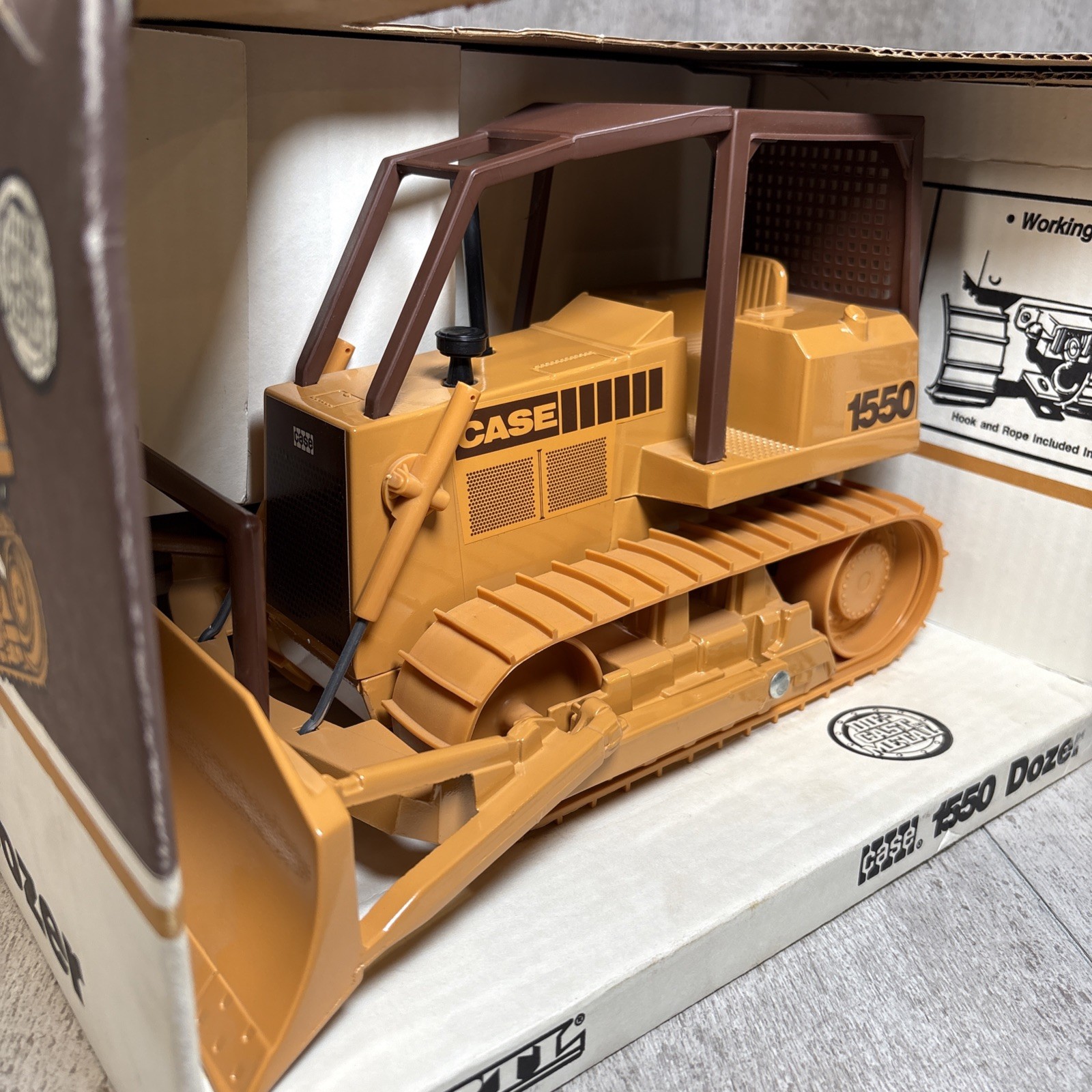 1/16 Ertl Case 1550 Dozer Bulldozer Construction Toy w/ Box