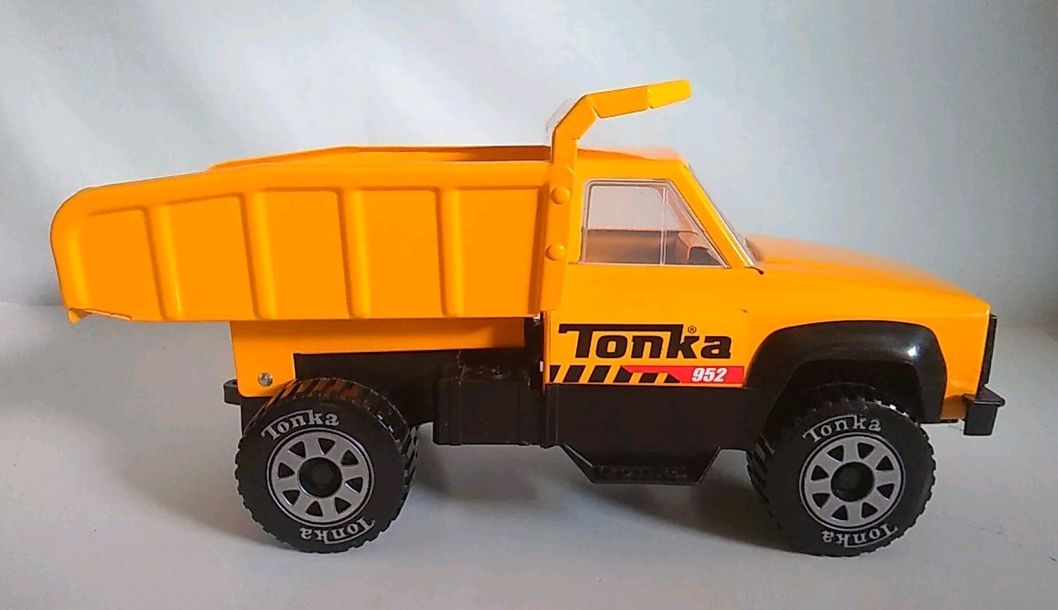 Tonka 952 Metal Pickup Dump Truck 13″ Hasbro 2020