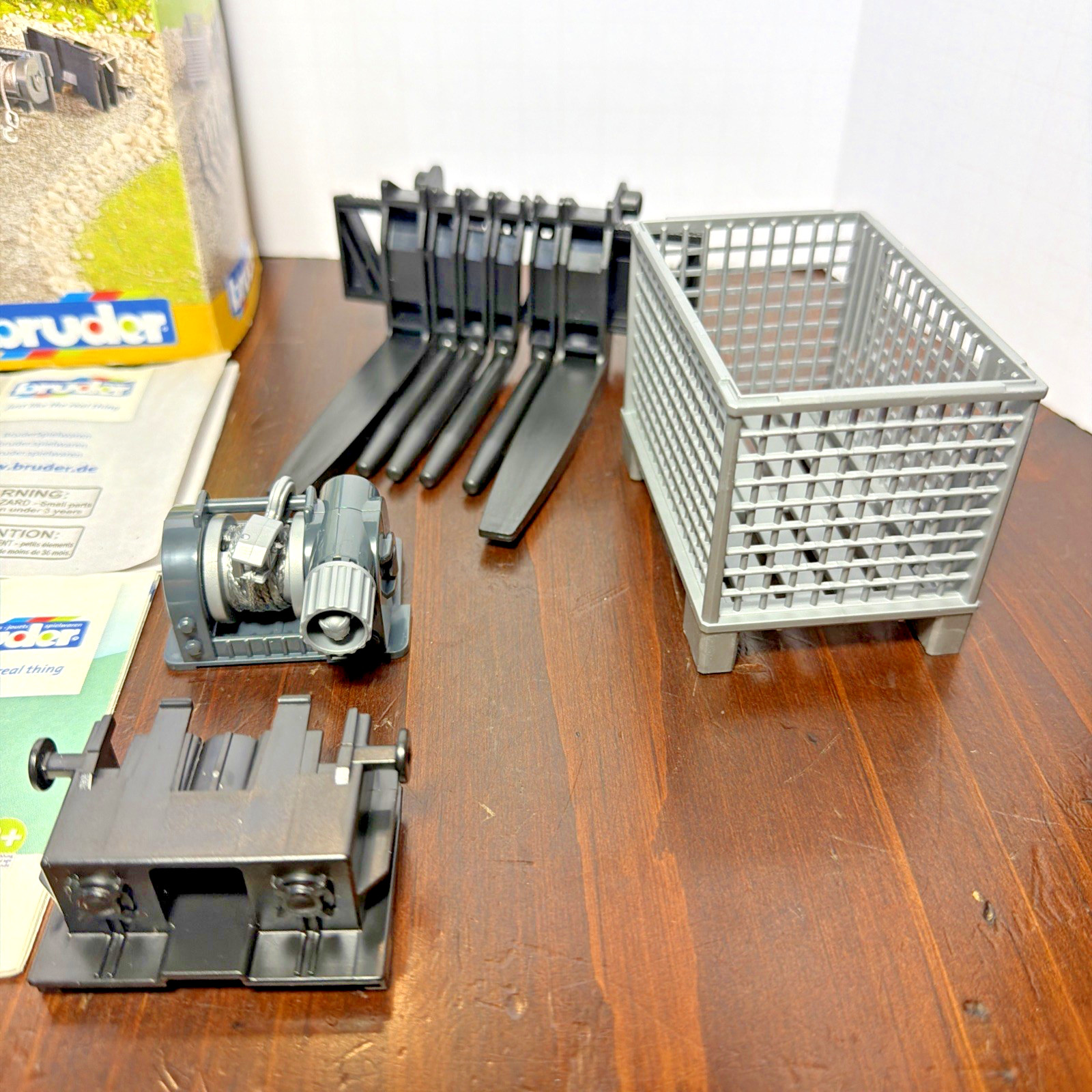 Accessories for Bruder Frontloader Box Type Pallet Winch and Forks 02318