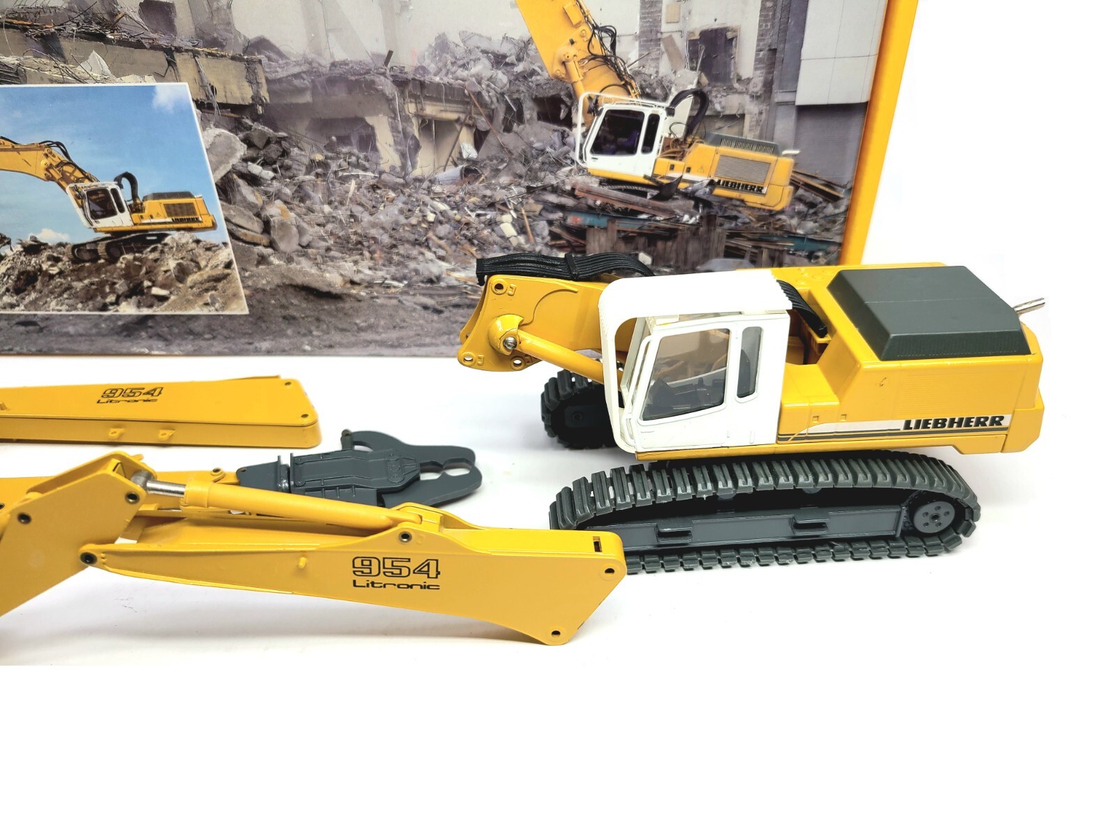 Liebherr R954BV Litronic Demolition Excavator – Conrad 1:50 Scale Model #2907