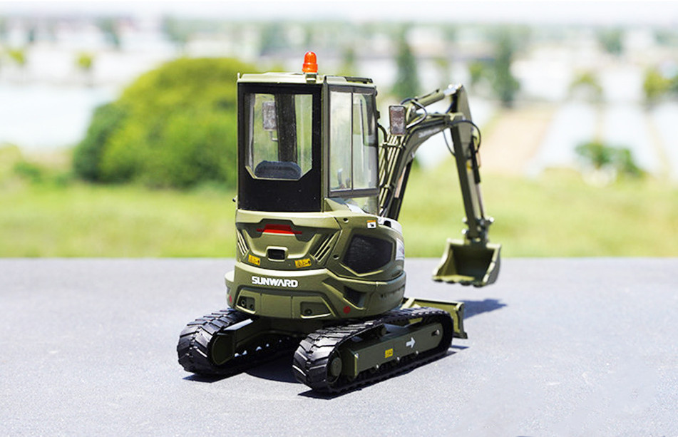 1:20 SUNWARD SWE25UF Mini-Sized Hydraulic Excavator Machine Diecast Model Green