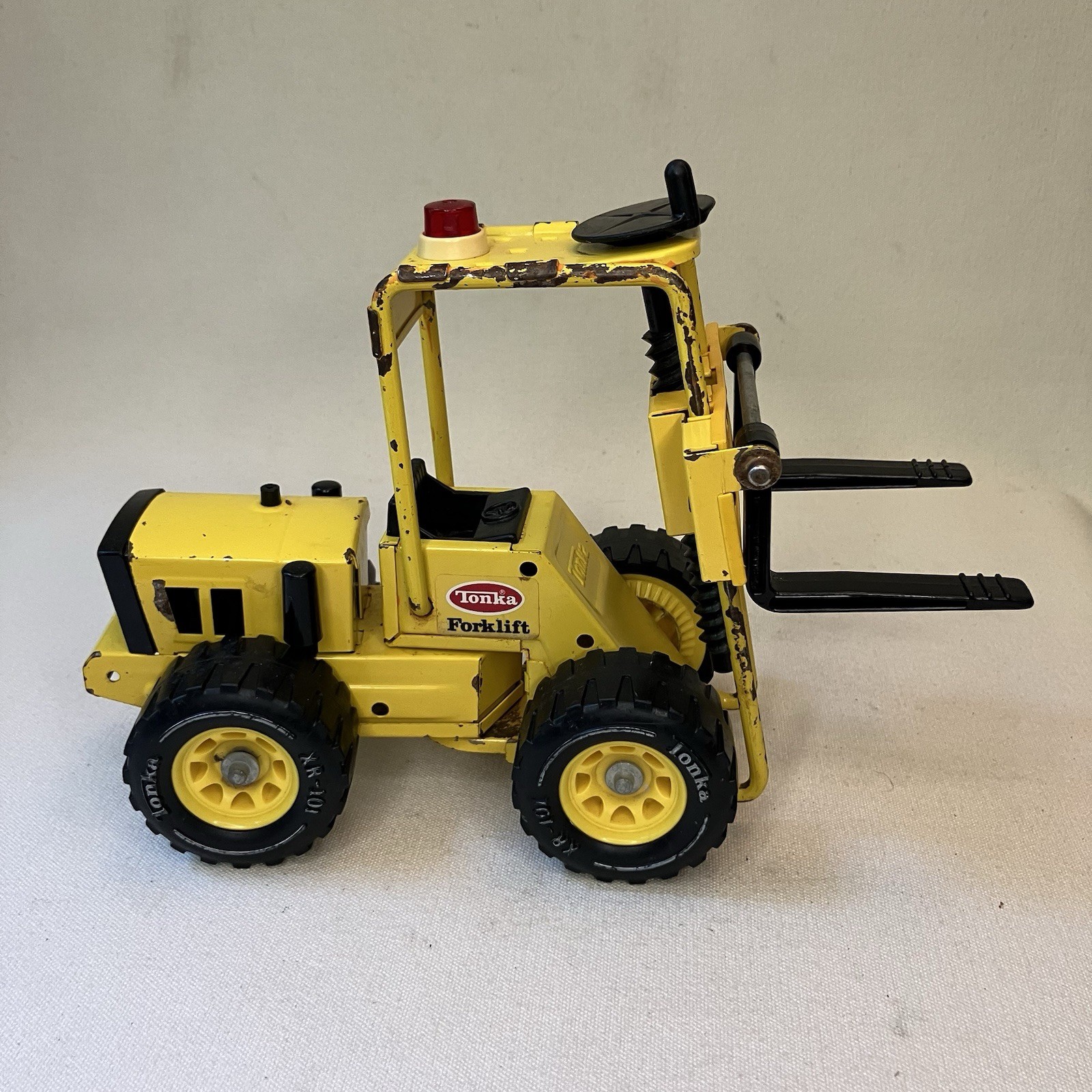 1970’s VTG Tonka Truck Pressed Steel Metal Toy Forklift XR-101 #52900 – READ