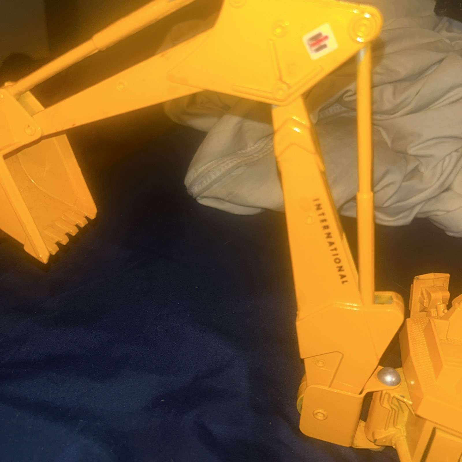 Vintage ERTL 2676 Yellow International Harvester #472 Backhoe Loader ~20” Metal