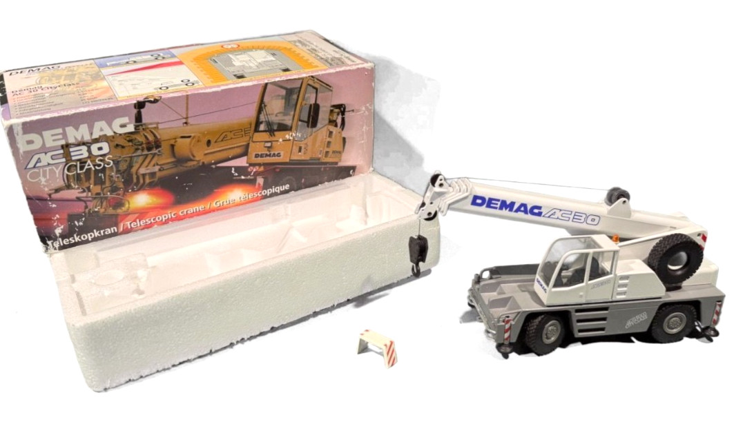 Conrad 2089 – Terex-Demag AC30 Telescopic Crane 1/50 Die-cast MIB