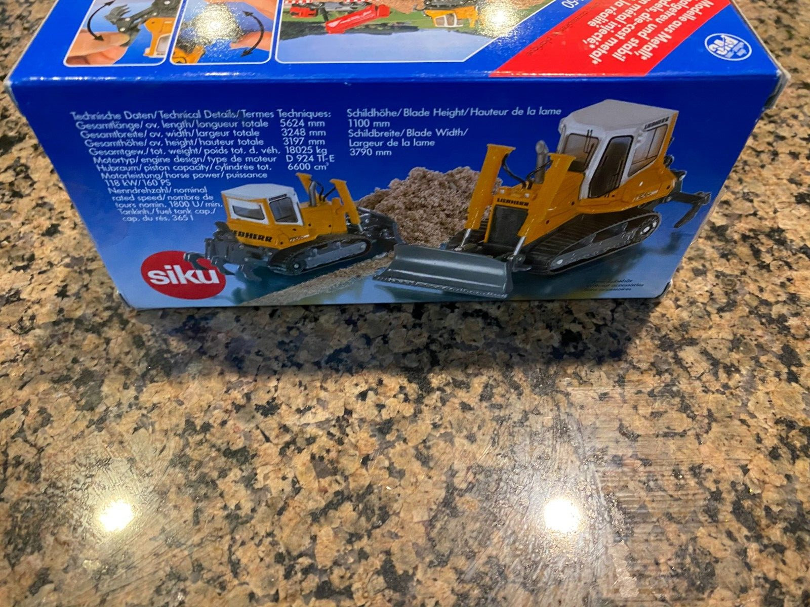 1/50 SIKU LIEBHERR PR724 BULLDOZER