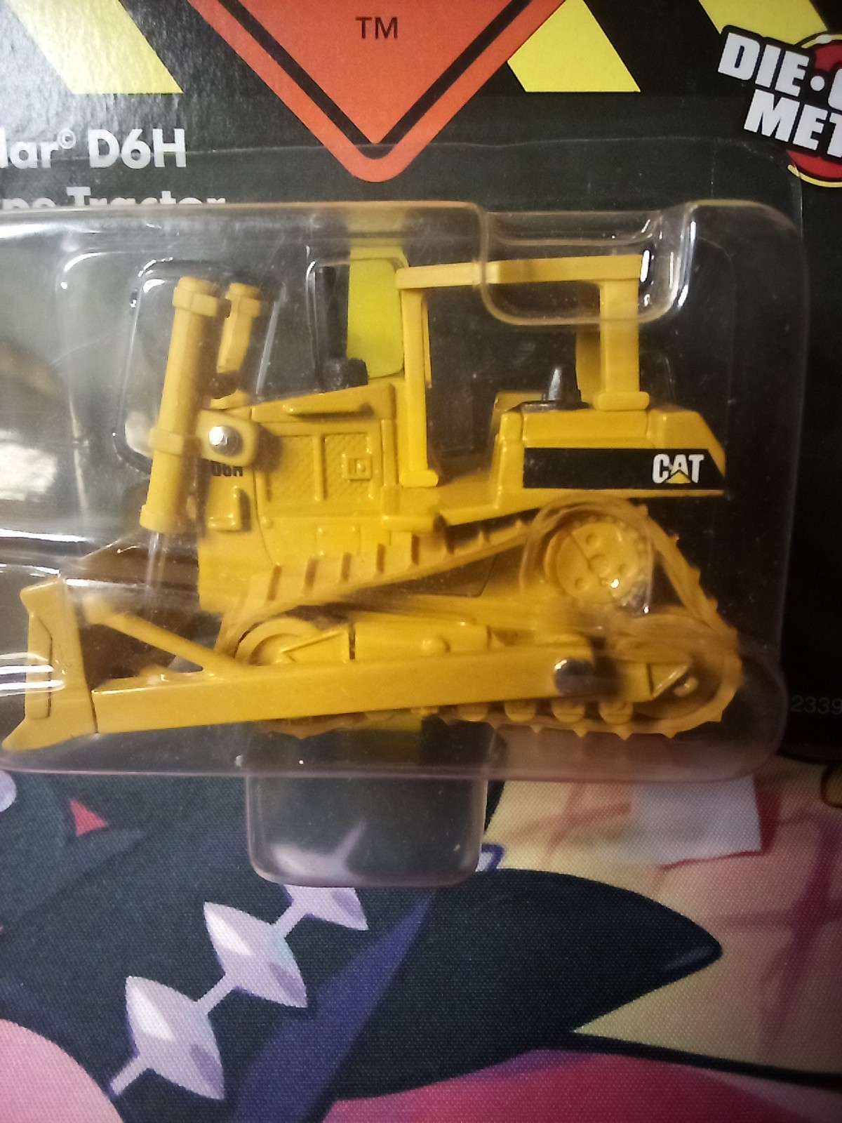 Ertl Die-Cast Road Construction Ahead Caterpillar D6H Tractor – NIP