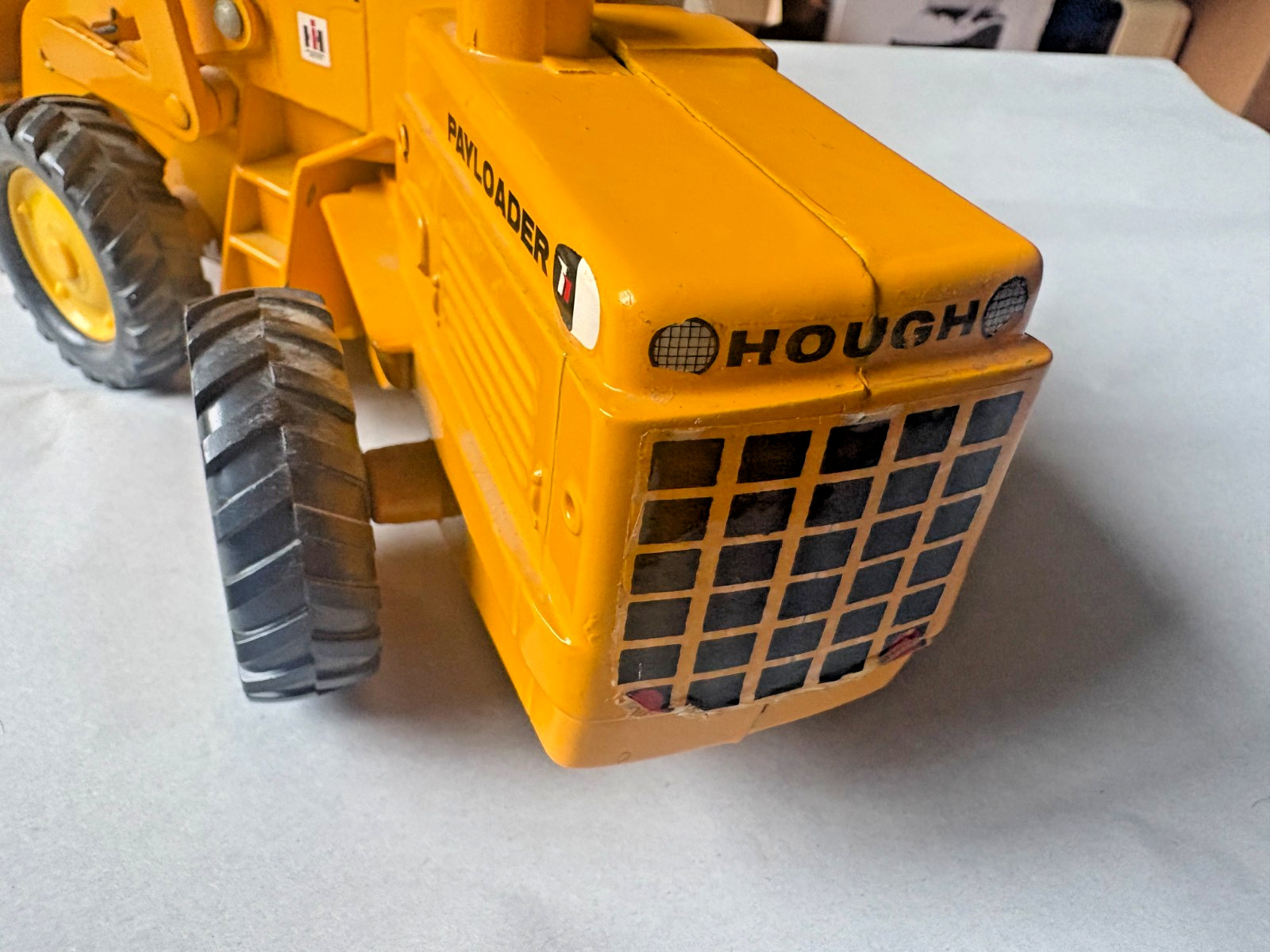 ERTL INTERNATIONAL HARVESTER IH HOUGH PAYLOADER ARTICULATED BUCKET LOADER, A2