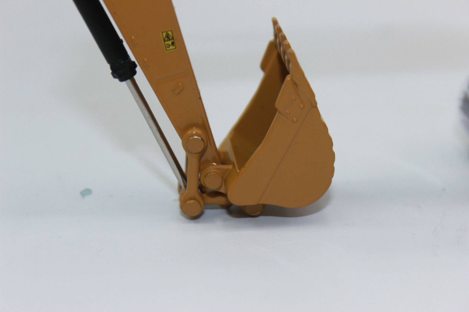Diecast Masters 85674 Caterpillar 320 GX Excavator Diecast Stand Model 1:50