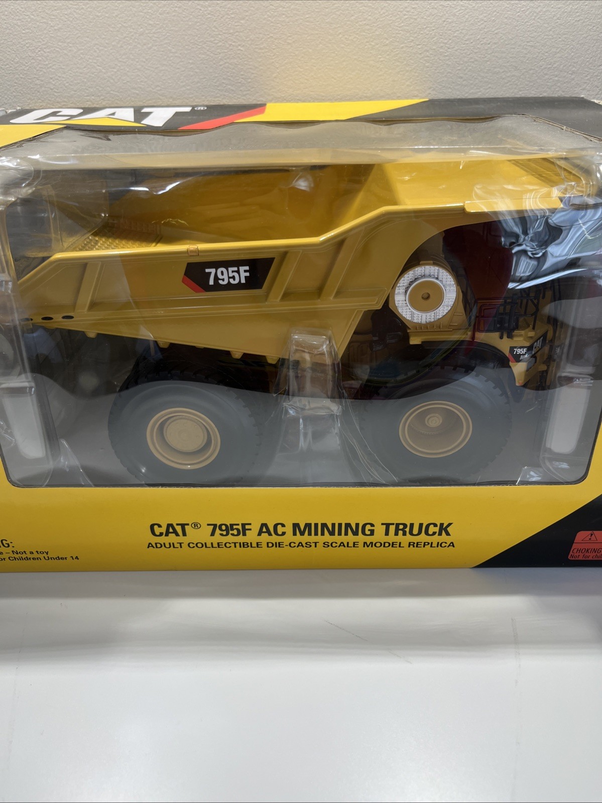 Caterpillar 795F AC Mining Truck 55515 1:50 Norscot Opened Box/not Mint Box – C