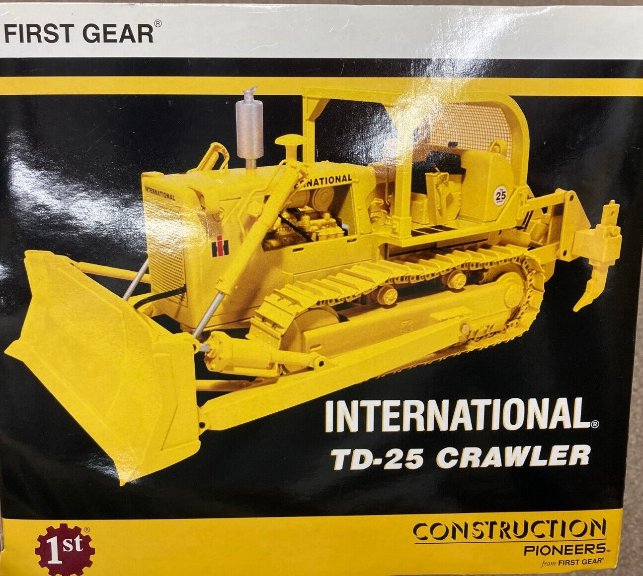 First Gear 1:25 InternationaI Harvester TD-25 Crawler Bulldozer 79-0156 NEW