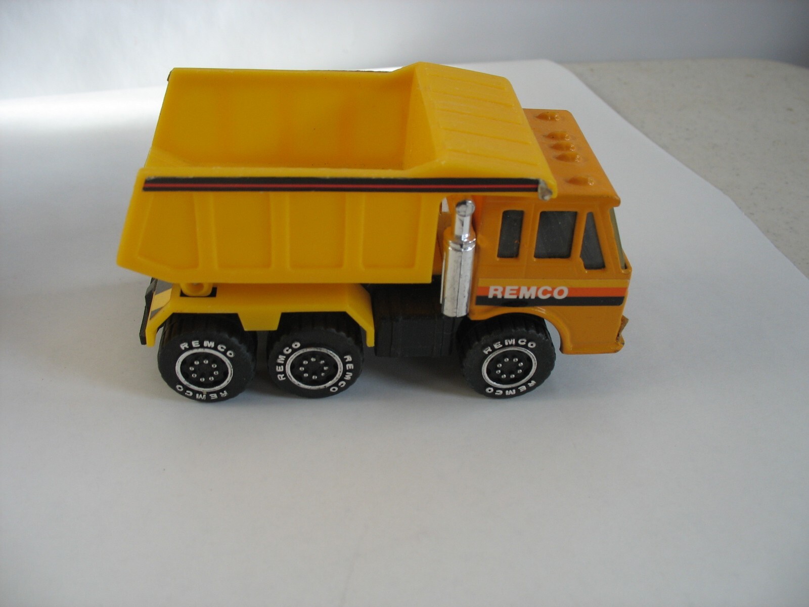 Lot 6 Vintage Remco Tootsie toy & others Construction vehicles toys