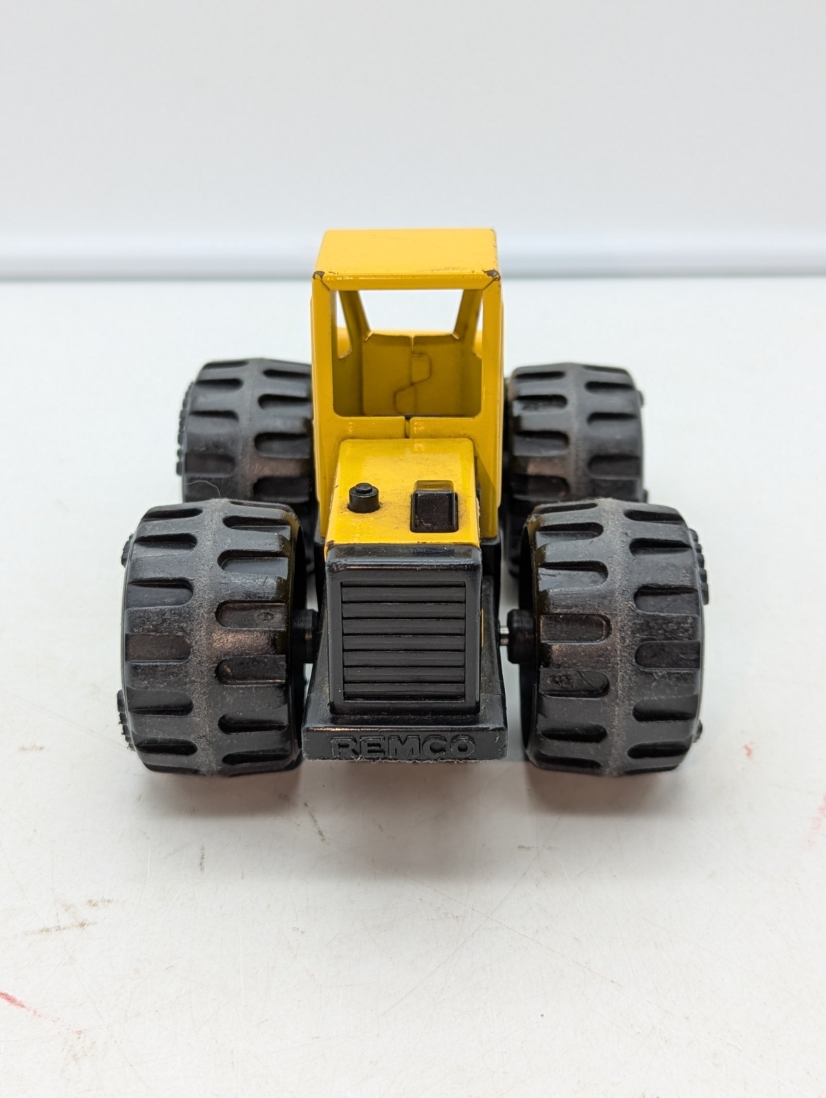 VTG 1986 Remco Caterpillar Front Loader Bucket Yellow and Black Tractor Truck