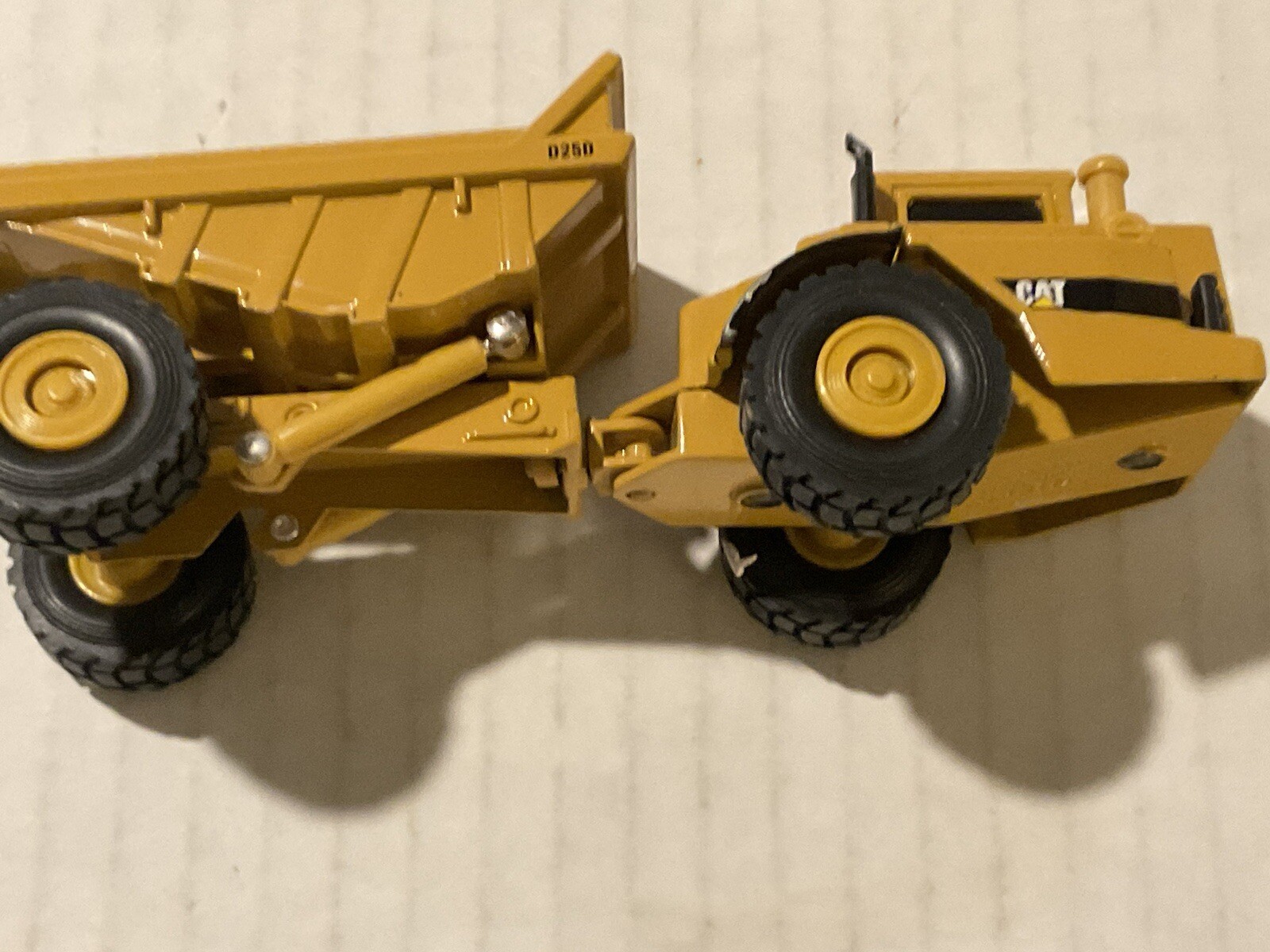 ERTL Caterpillar CAT D25D Dump Truck Road Construction die cast 1:64