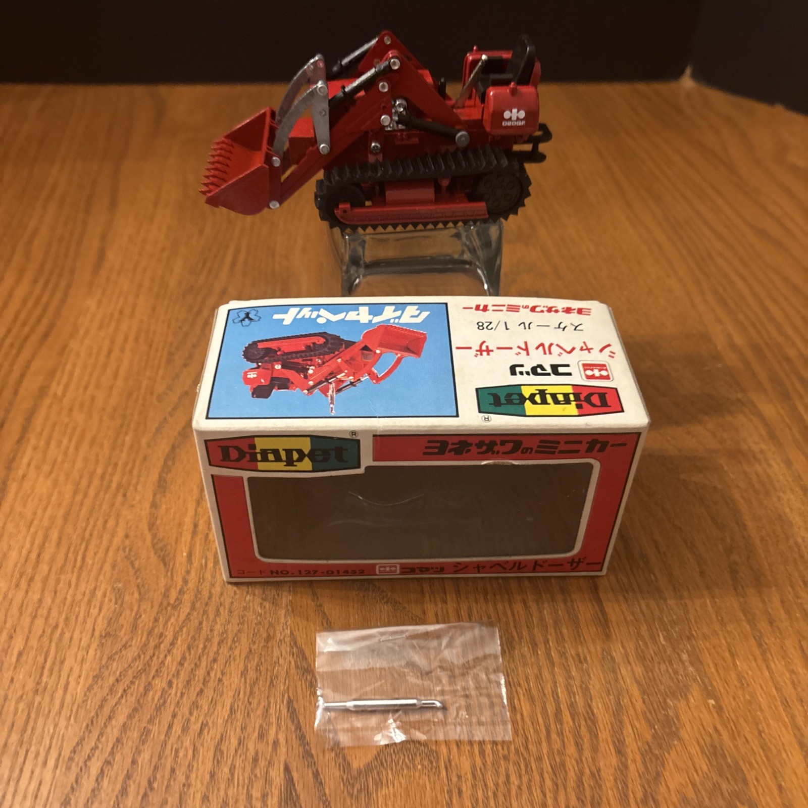 Yonezawa Komatsu – Diapet 1:28 – Front End Loader K-31 – Red