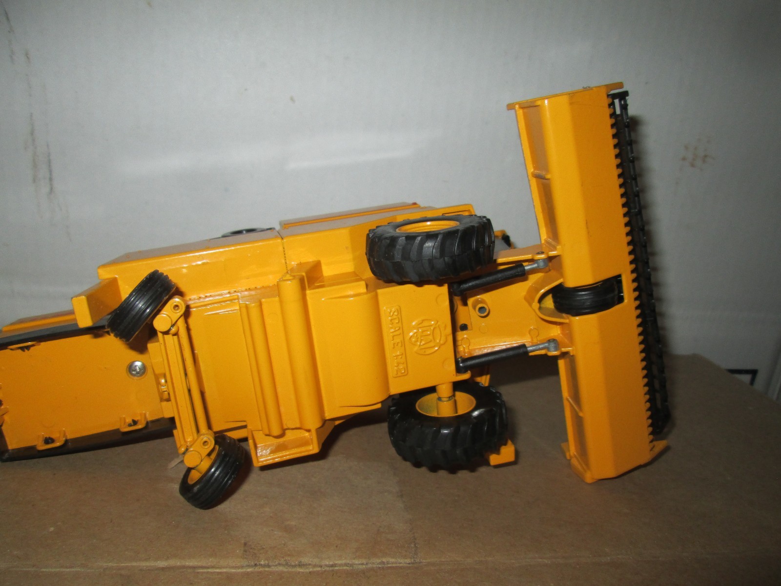 Joal 1/42 New Holland TX34 CombinE w/ Grain Head JO 240 Joal LOOSE display