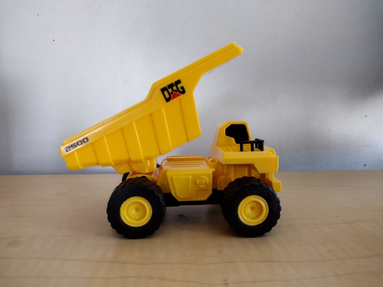 Maxx Action Construction Dump Truck Vehicle Lights and Sounds 5″