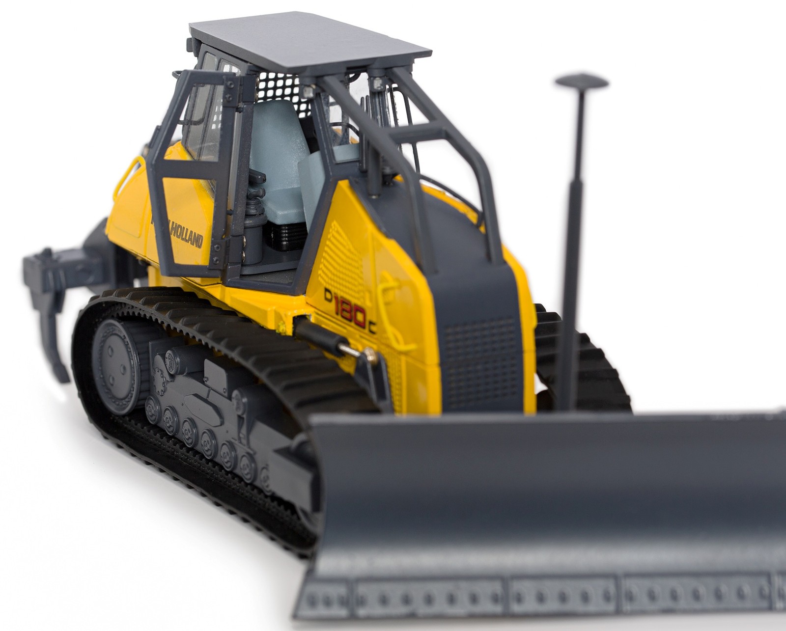 MOTORART – Bulldozer NEW HOLLAND D180C – 1/50 – MOT13786