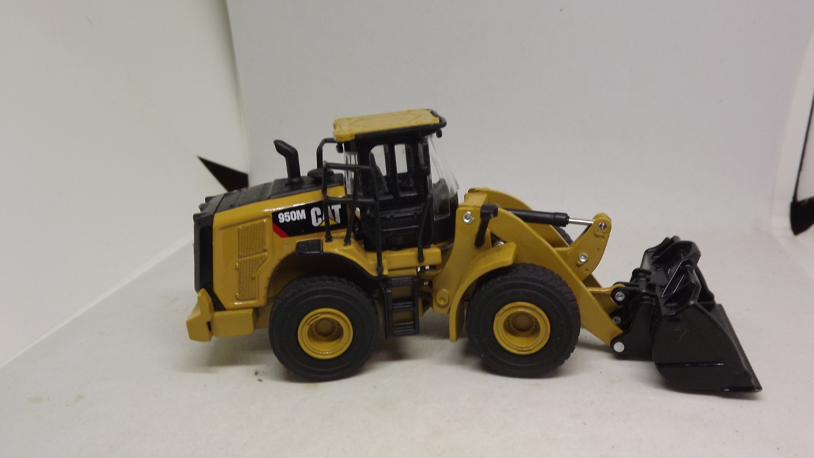 CAT 950M Wheel Loader 1:64 Diecast (Diecast Masters) 85608
