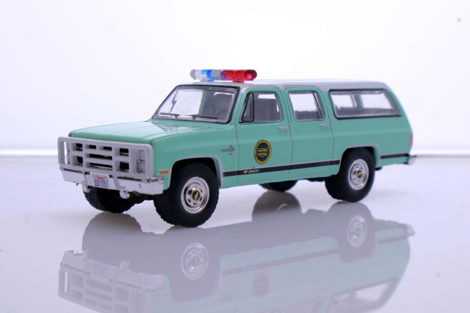 1990 Chevy Suburban K20 Square Body 1/64 Scale Diecast Model CBP Border Patrol