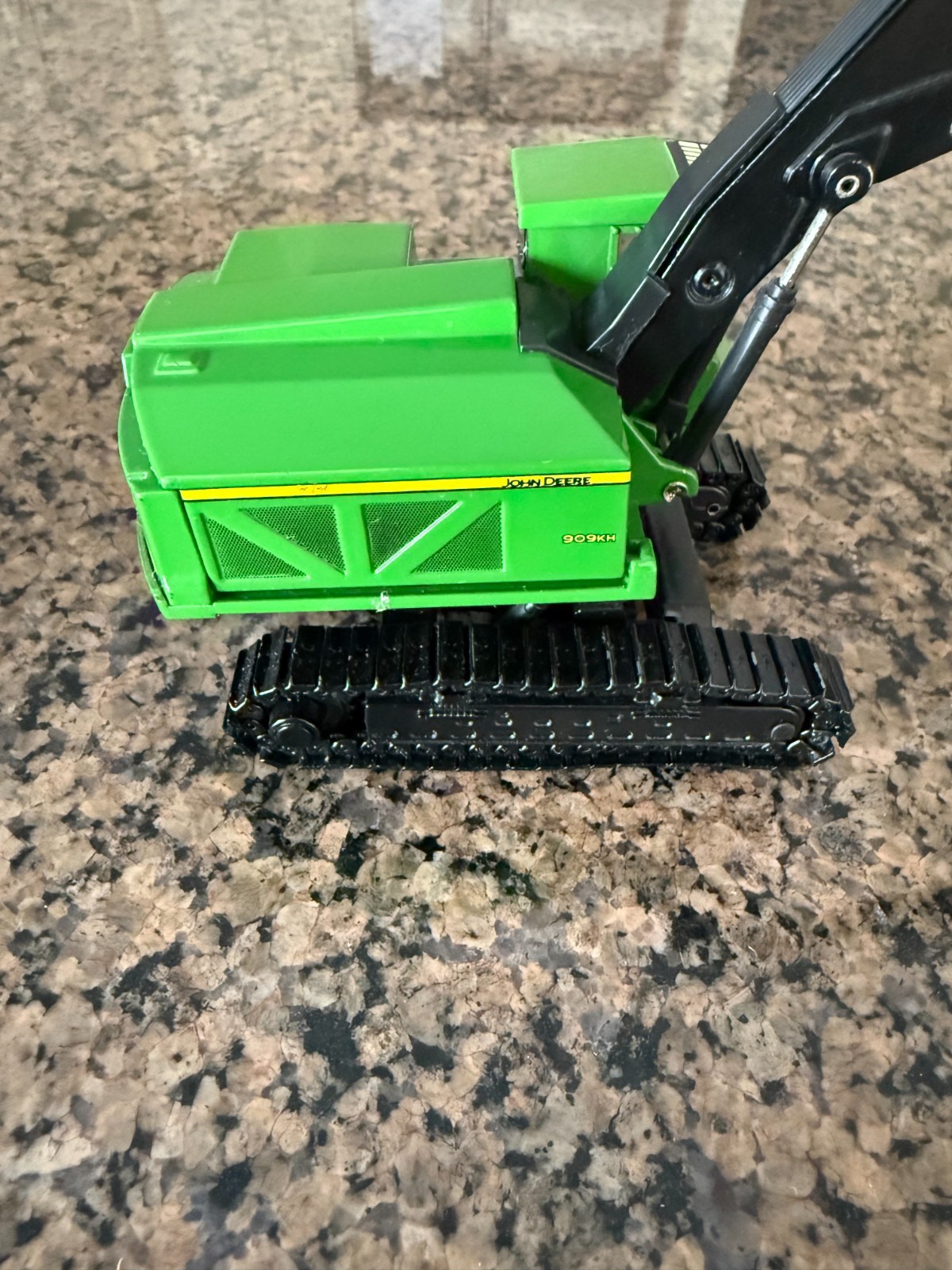 1/50 JOHN DEERE 909KH LOG HARVESTER