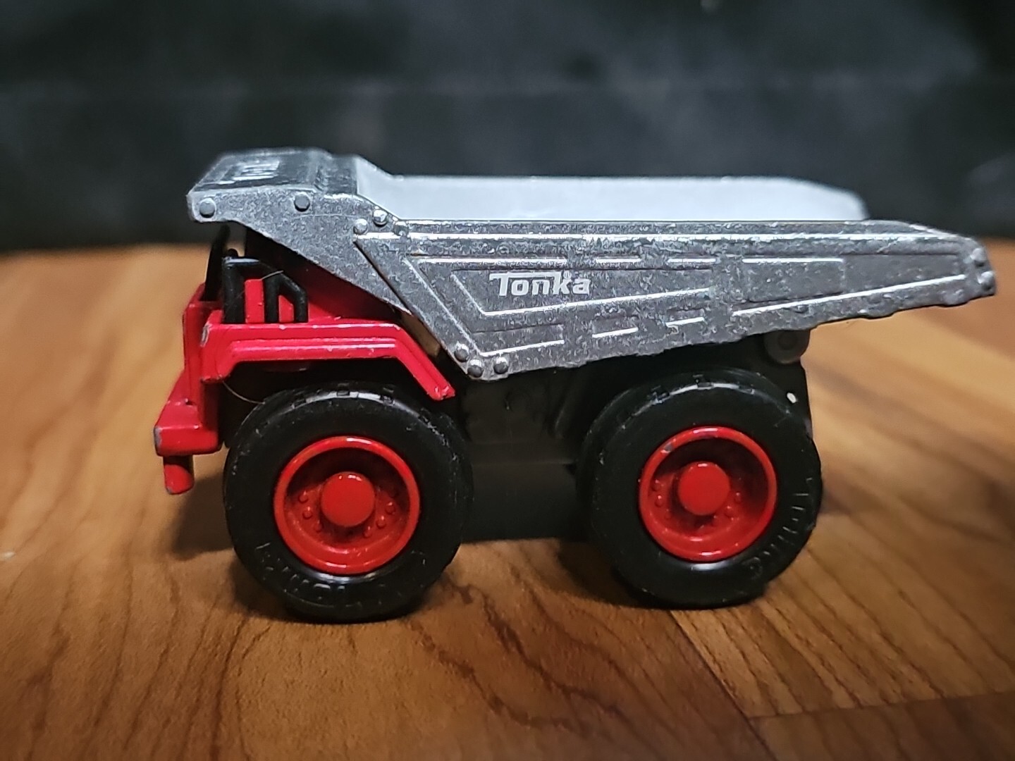 Funrise Hasbro Tonka 3.5″ Diecast Dump Truck Red/Silver #06411 2012