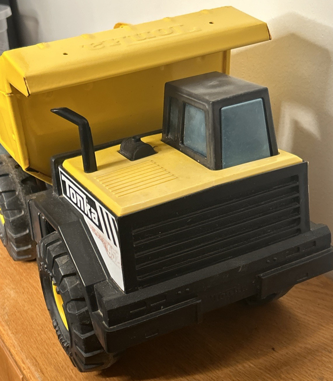 Tonka 952 Mighty Dump Truck Steel Bed Plastic Body 17x8x10 Great Gift for Kids!