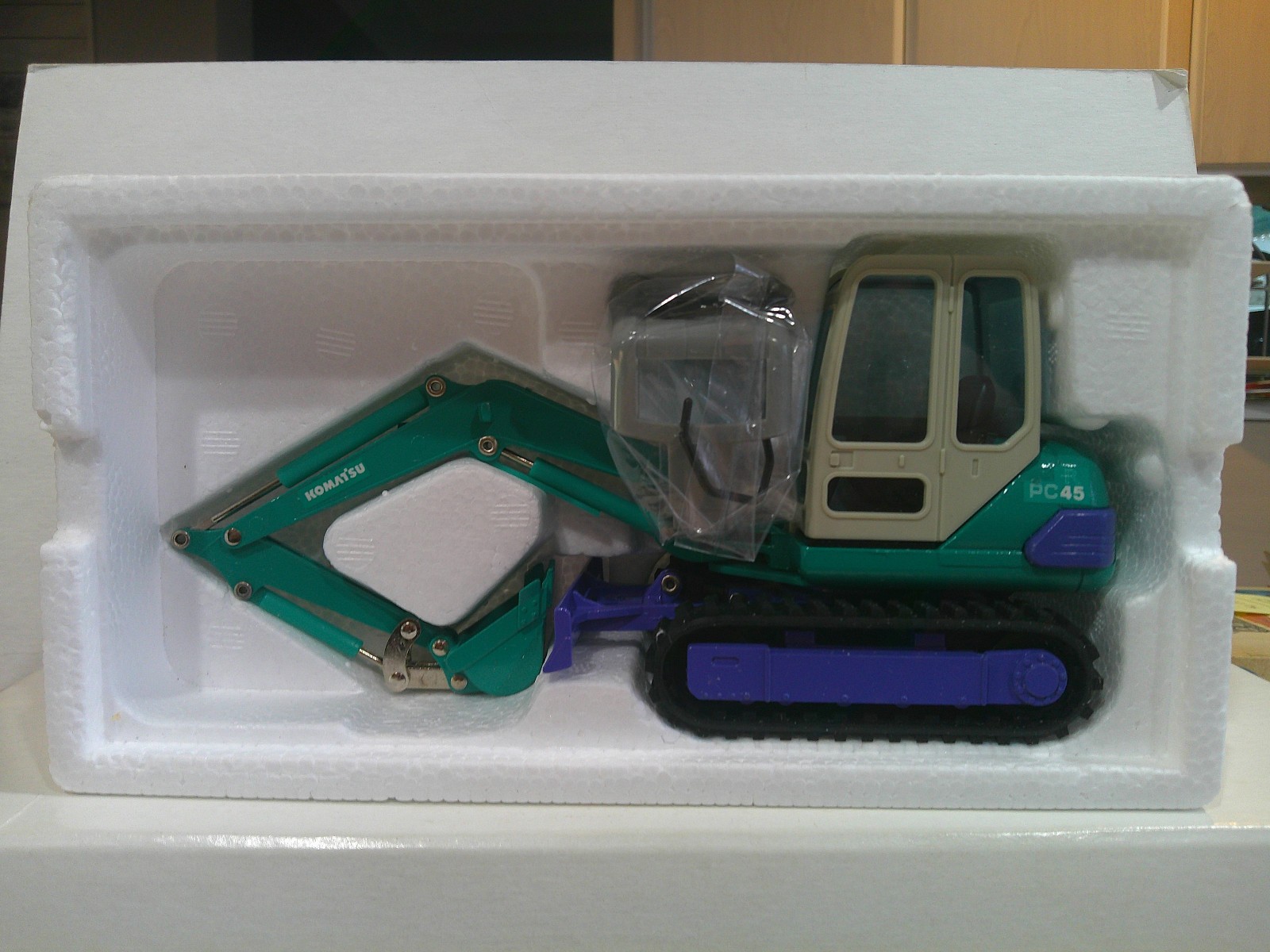 Replicars Komatsu PC45 Mini Power Shovel Green 1/30 scale Never Displayed VG Box