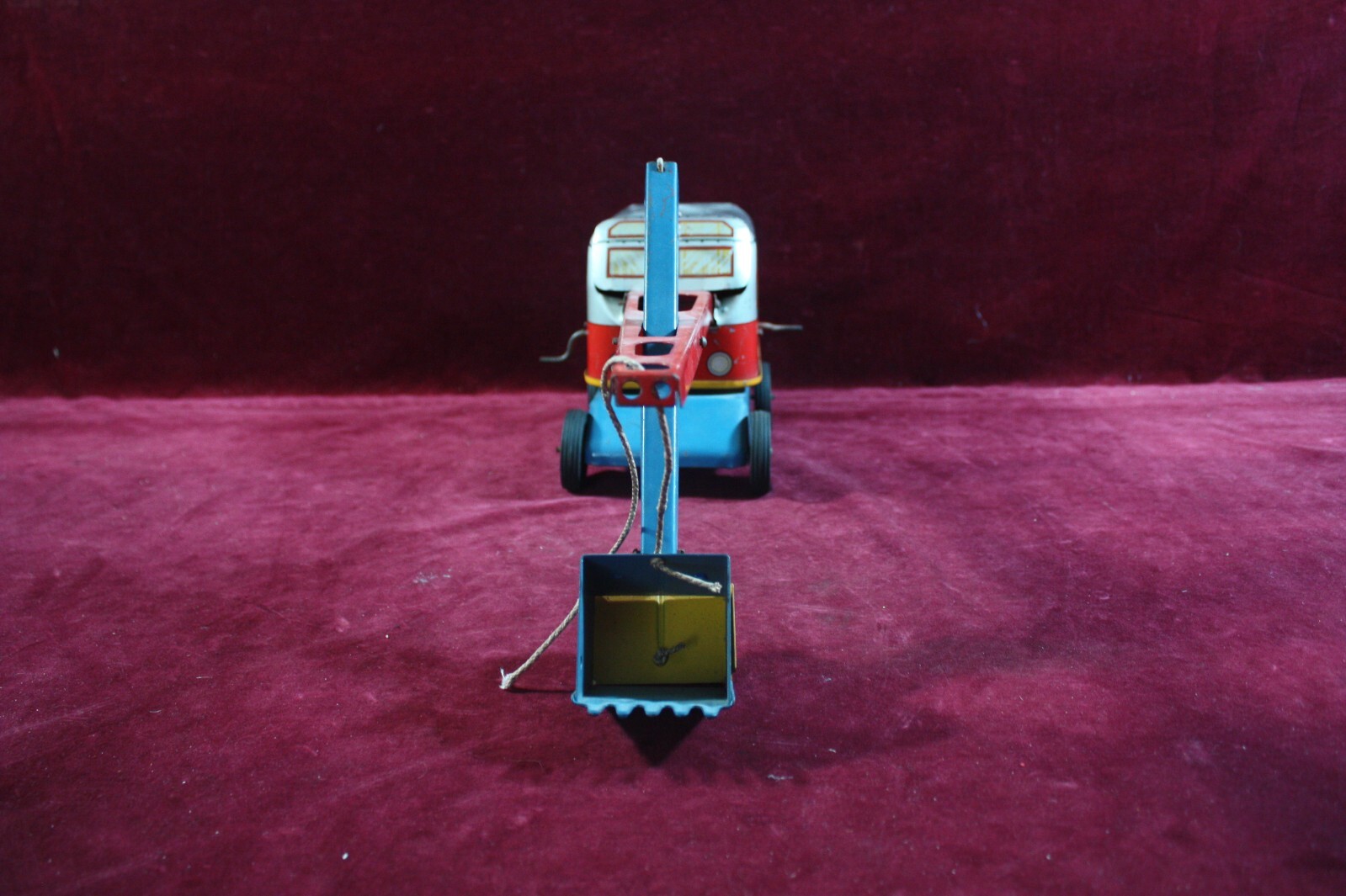 * VINTAGE WYANDOTTE STURDY CONSTRUCTION CO. TIN PRESSED STEEL TOY STEAM SHOVEL *