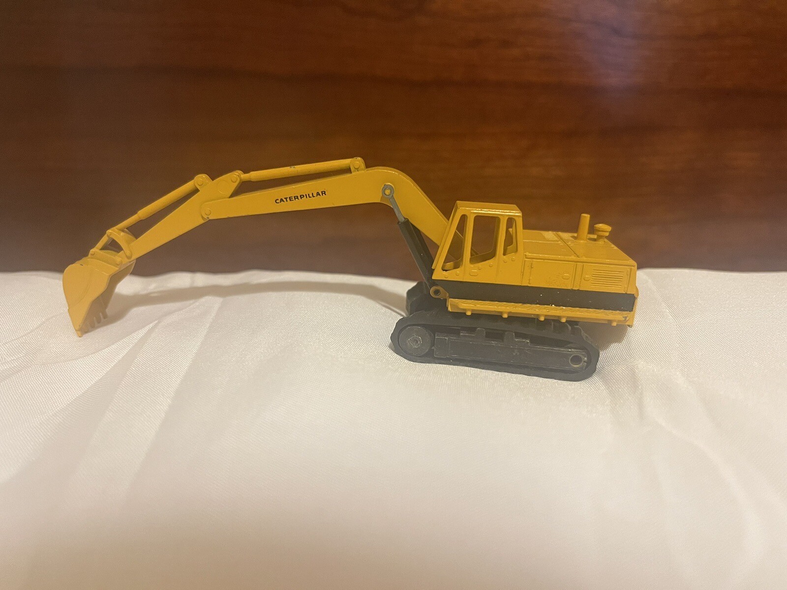 NZG Caterpillar EXCAVATOR VTG WEST GERMANY 1/87 Scale NICE No 143
