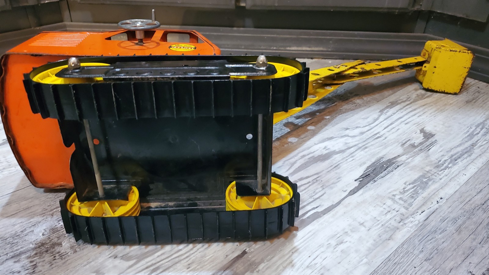 T-17 Vintage 60’s Pressed Steel Nylint Big Dig Power Digger Vehicle
