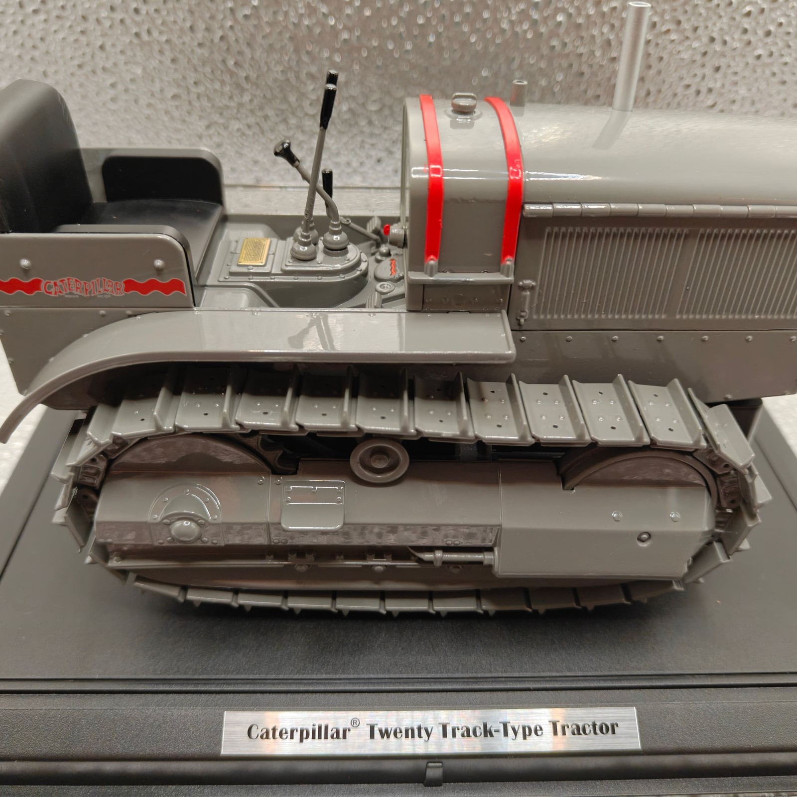 Caterpillar Twenty Track-Type Tractor Diecast Model w/ Display Case – CAT Coll