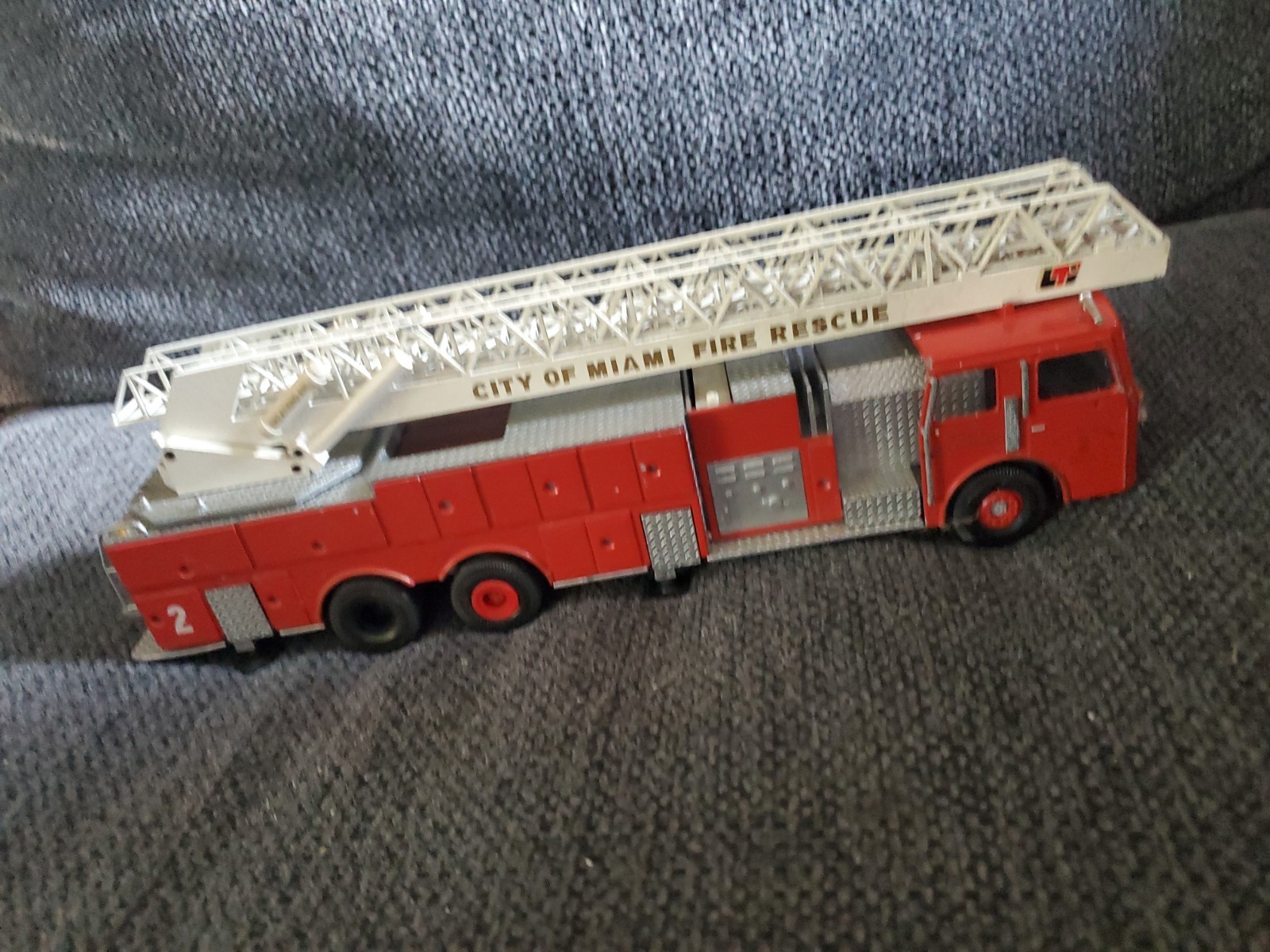 Conrad Model 5509 City Of Miami Fire Rescue 2 Aerial Ladder Truck 1:43 Scale