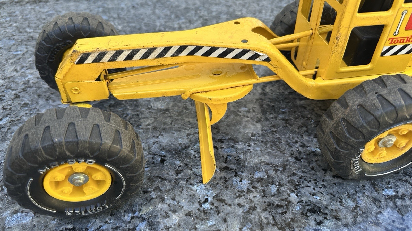 Tonka Metal Yellow Road Grader MR 970 Construction Truck Pressed Steel