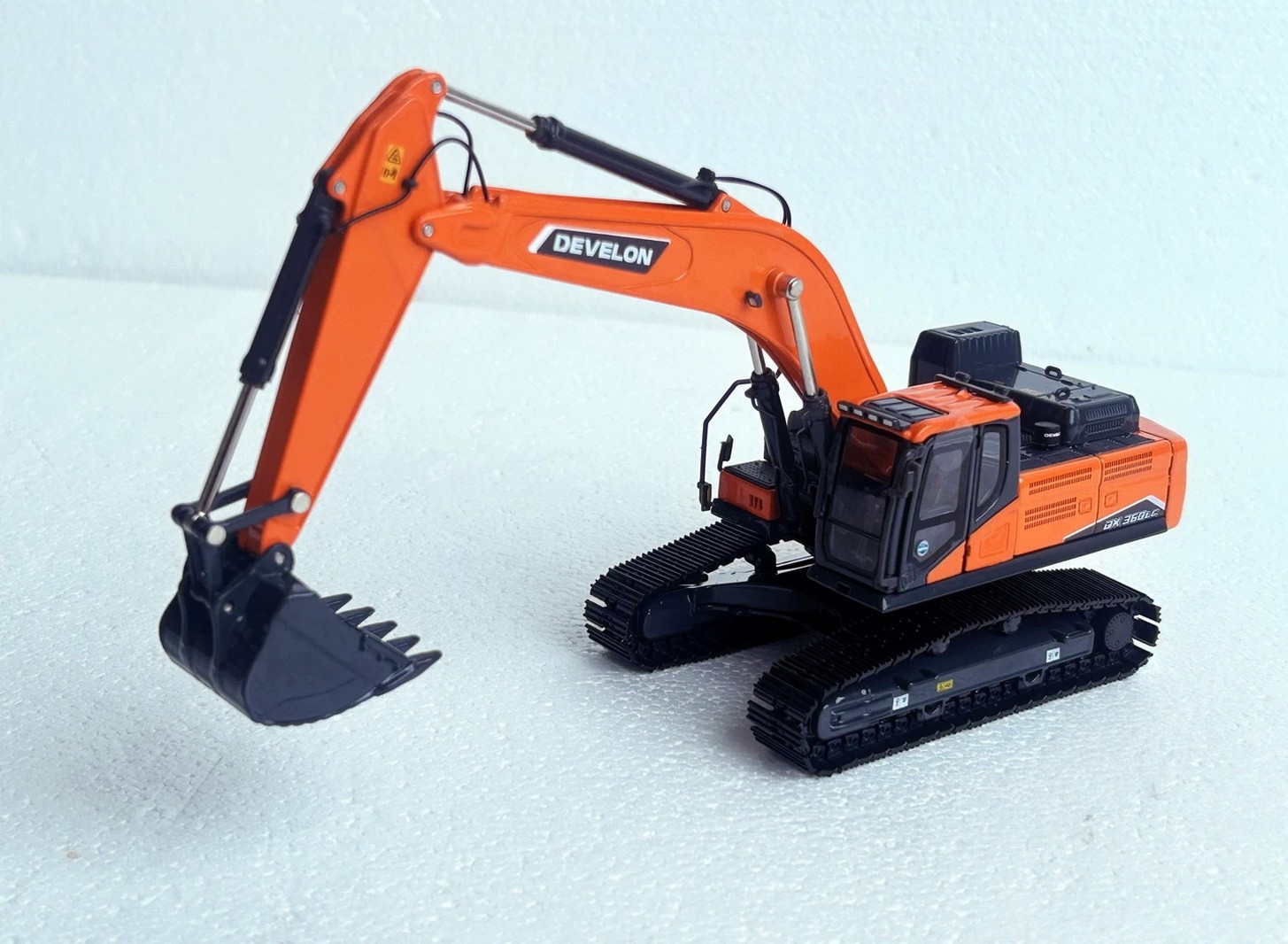1/50 Scale DEVELON DX360LC Hydraulic Excavator Diecast Model Toy NIB