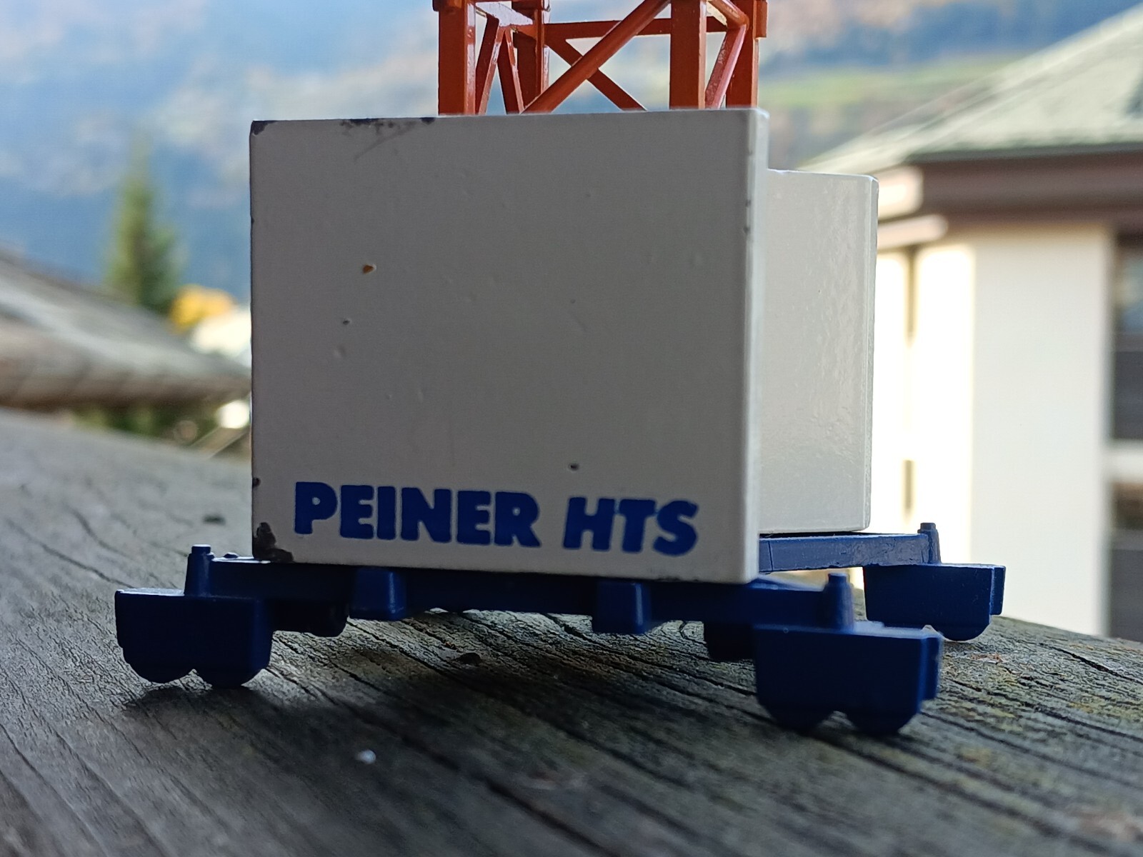 Peiner 1/87 Scale Tower Crane Peiner Die Cast by Conrad Figure