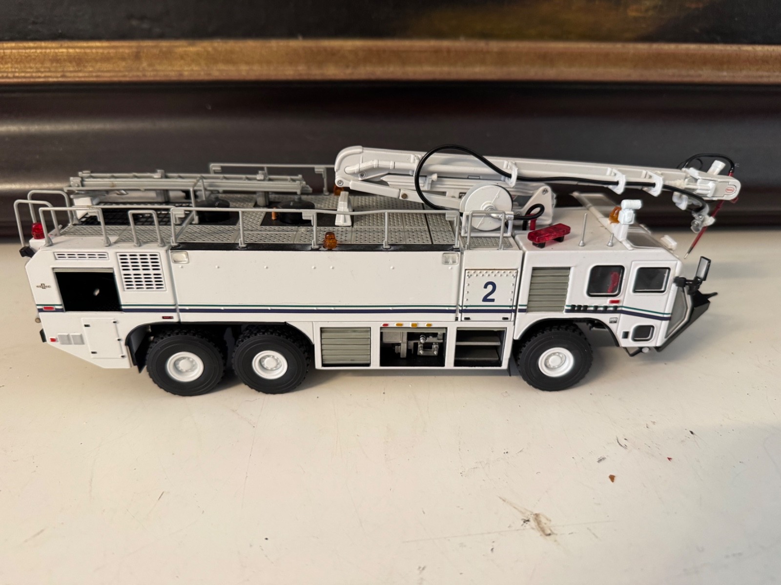 TWH 078-01086 Oshkosh Striker ARFF Fire Rescue 3000 Saudi Aramco 1:50