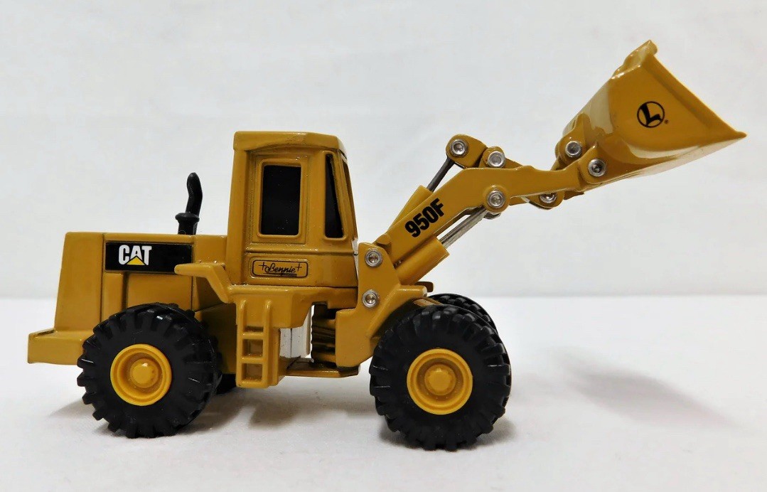 Ertl Caterpillar 950F Front-end Loader Die Cast Construction Vehicle 1:64 Scale