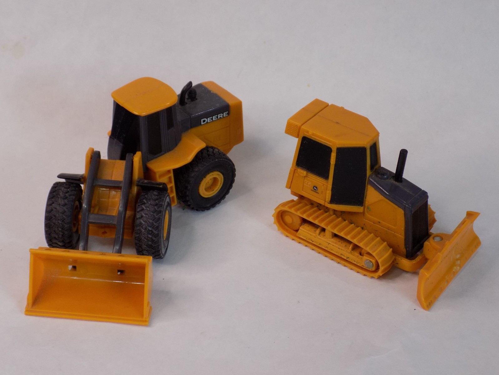 ERTL JOHN DEERE Pay Loader & Bulldozer w/ Articulating Parts 4.75″ & 3″
