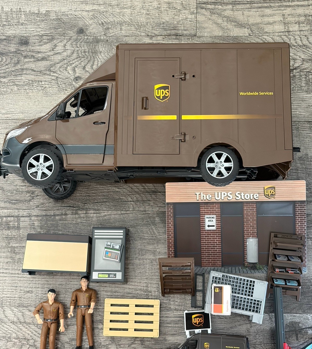1/16 Mercedes-Benz Sprinter UPS Truck Bruder 02678 2 Drivers Package Forklift +