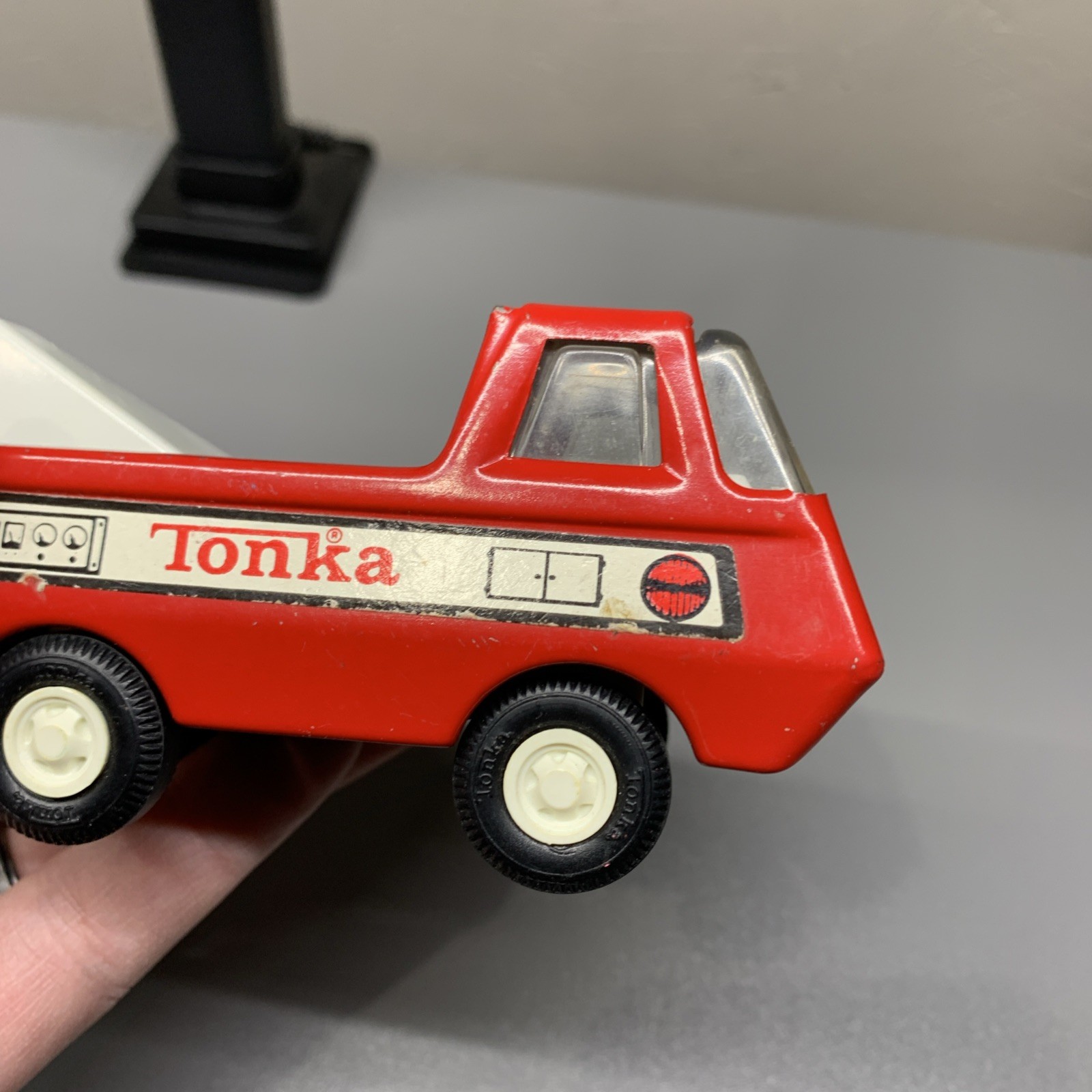 Vintage 70’s Tonka Mound, MINN Mini Red Tow Truck Pressed Steel 5inx2.5in