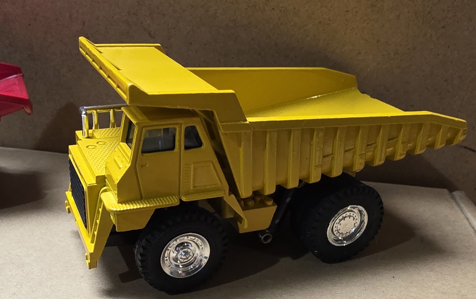 4 Shinsei Mini Power 13 Bulldozer, 40 Caterpillar 777 Truck, 10 Heavy Dump Truck