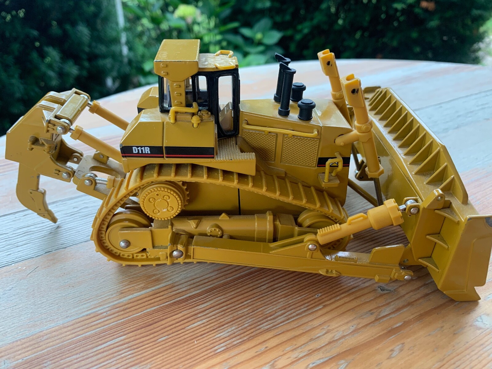Caterpillar Cat D11R Track-Type Tractor 1:50 Scale Model Die-Cast Norscot 55025