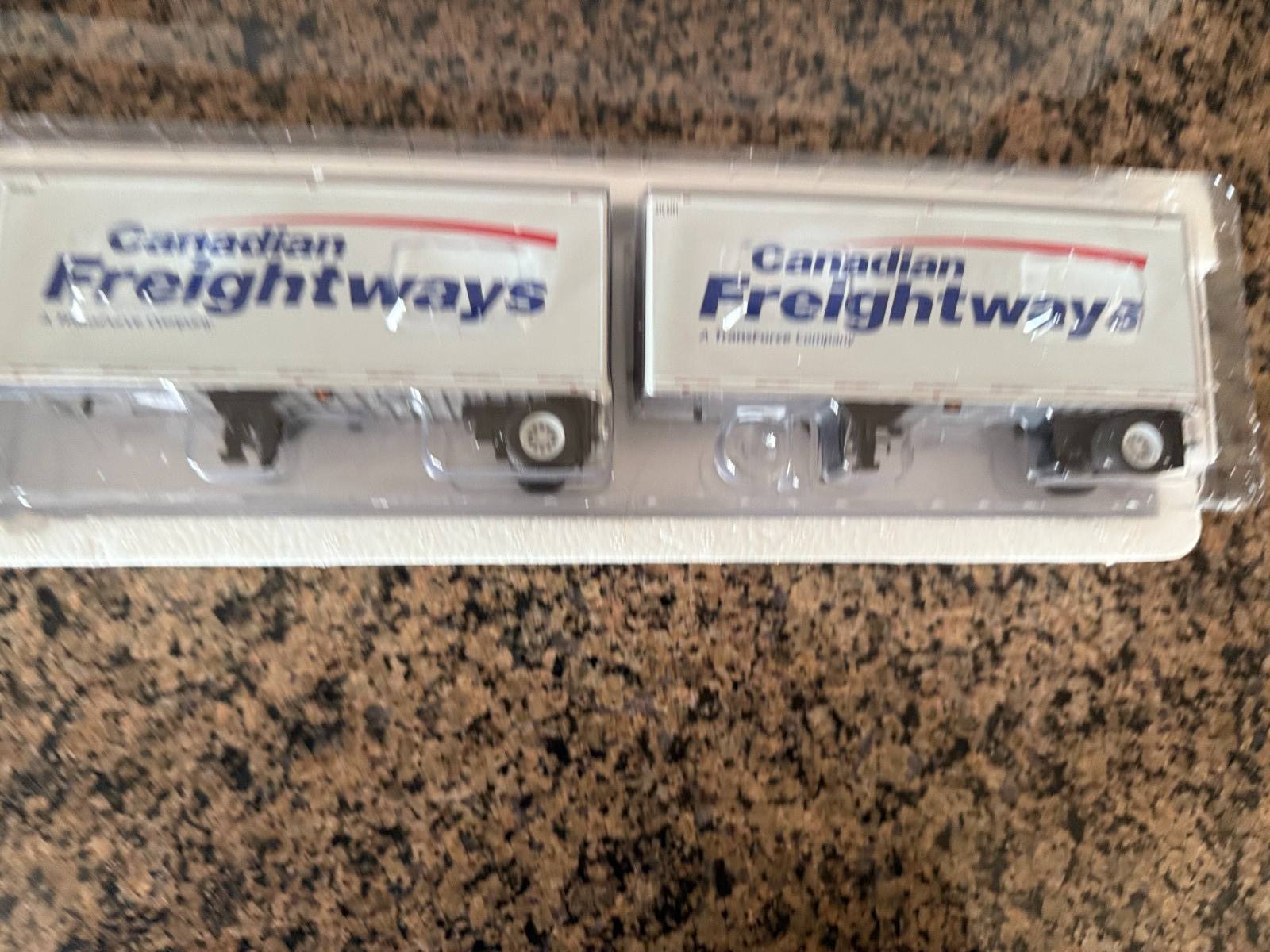 1/53 TONKIN FREIGHTLINER COLUMBIA CANADIAN FREIGHTWAYS 28FT DOUBLES
