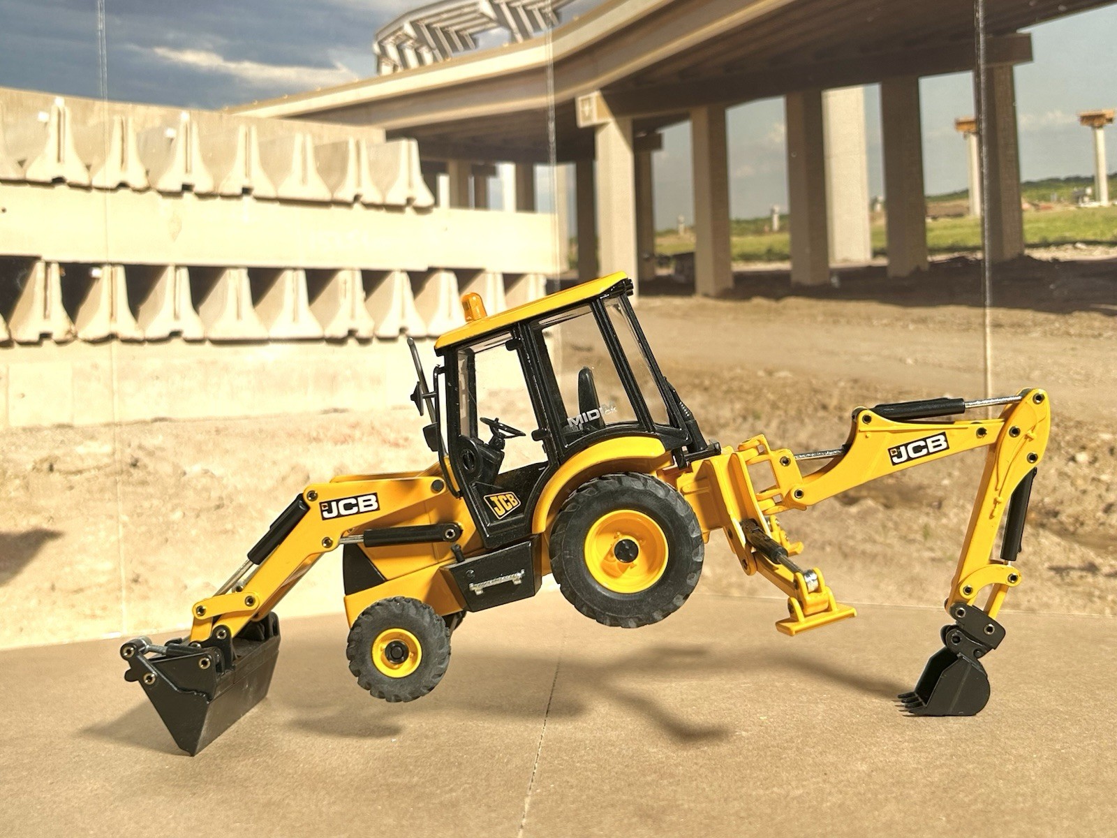Joal 1/35 Scale JCB Midi CX Centermount Tractor Loader Backhoe (v/g with box!)