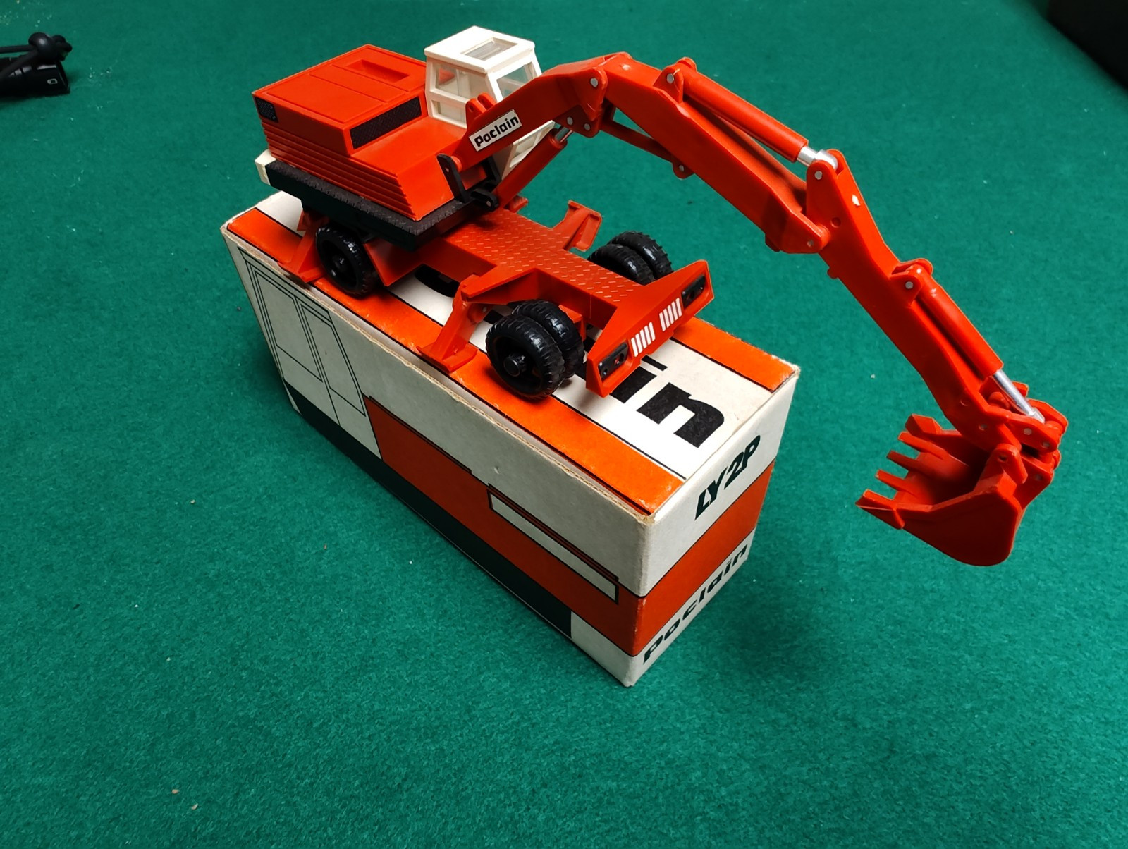 Poclain Ly2p Excavator