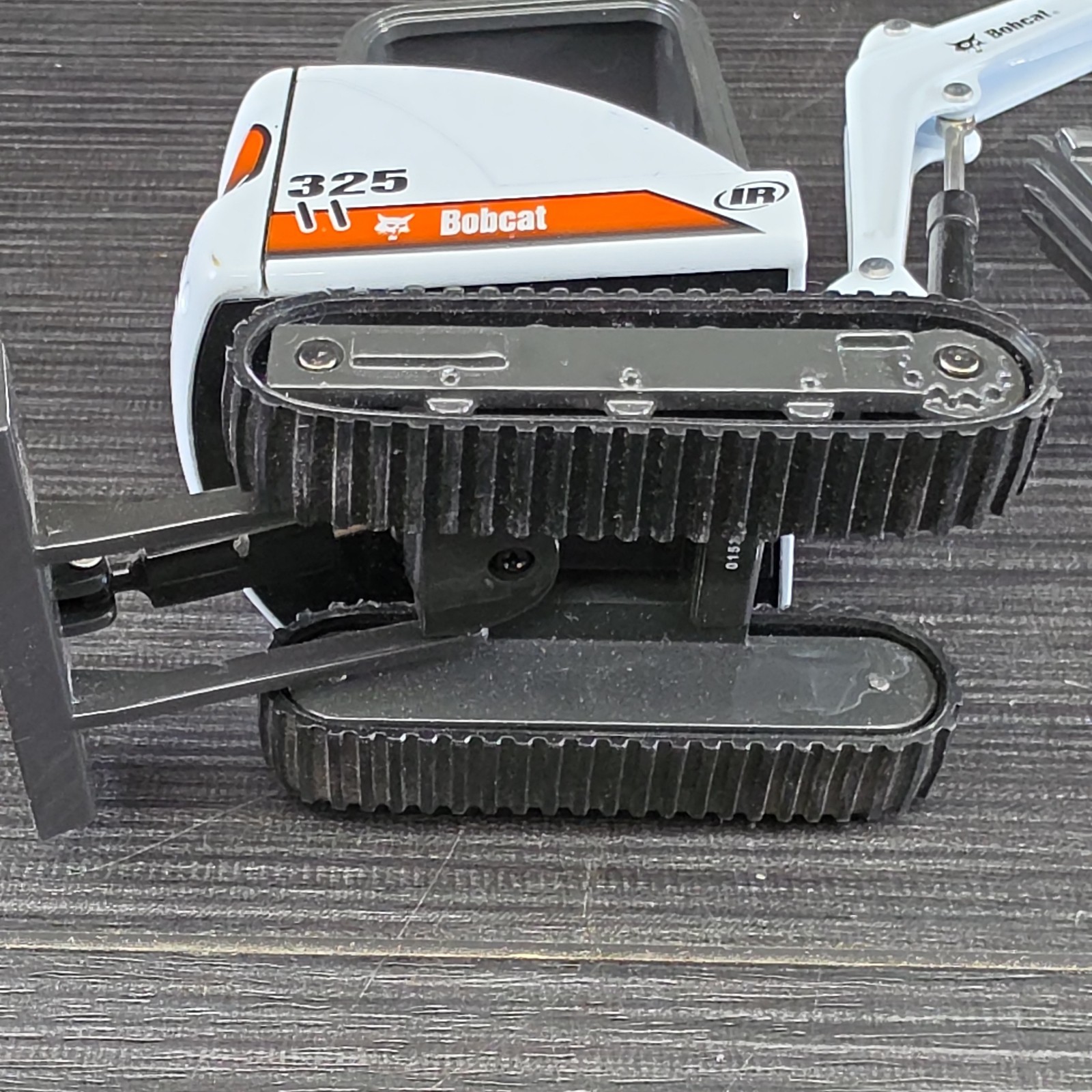Bobcat X325 Compact Excavator – ERTL 1:50 Scale Diecast Model No Box