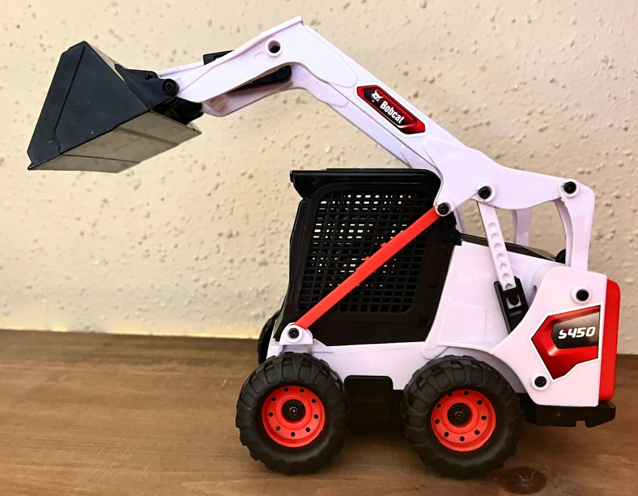 Bobcat S450 Skid-Steer Loader New Bright Plastic AMAZING SHAPE